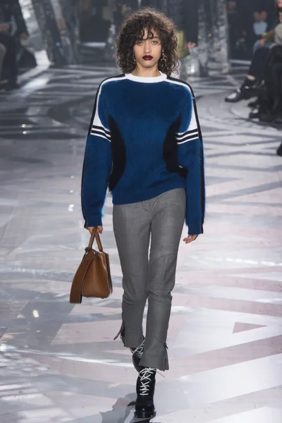 Look 15
